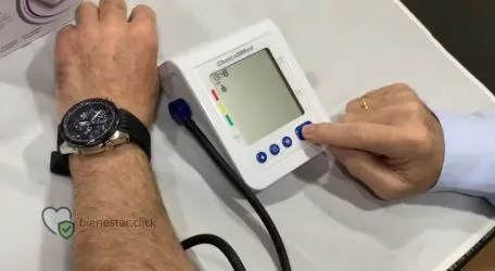 Símbolos que alertan de arritmia en el tensiómetro