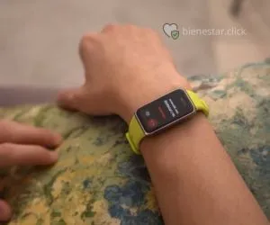 Las pulseras de actividad pueden configurarse para vibrar y mostrar notificaciones de llamadas entrantes
