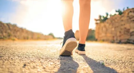 Realice ejercicio suave y progresivo, como caminar